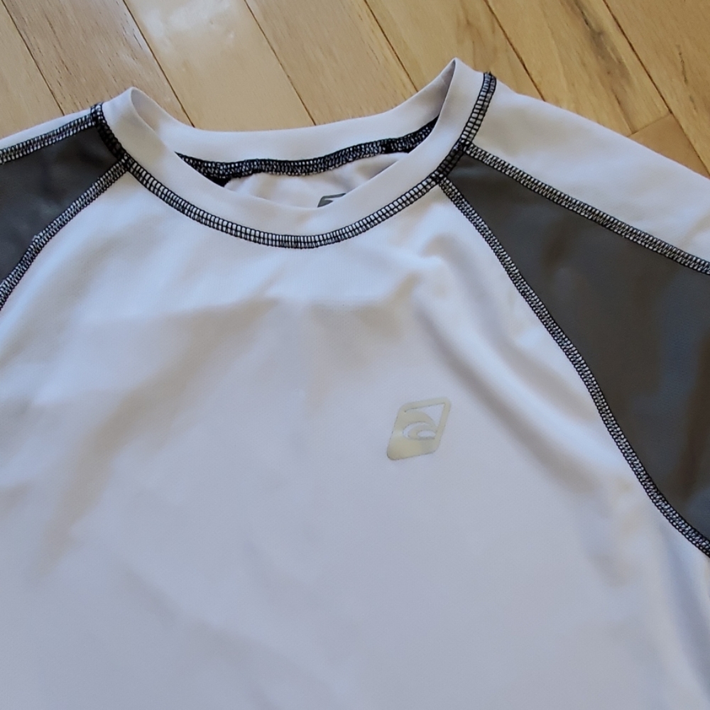 Laguna Rashguard - Picture 2 of 5